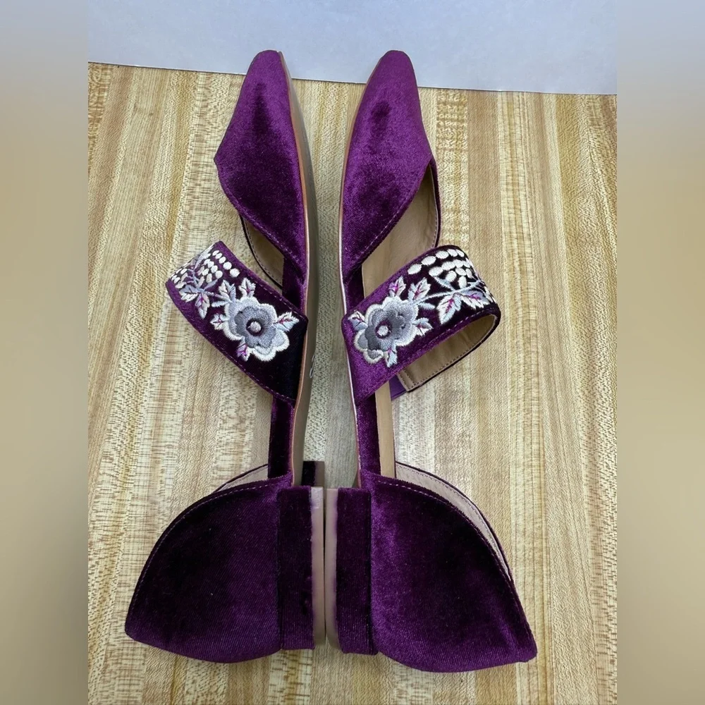 BETTYE Jamisen Burgundy Velvet Pointed Toe Floral Embroidered Strap Flats Sz 10M